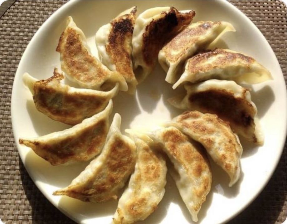 ギョーザ　6個入り（770円）