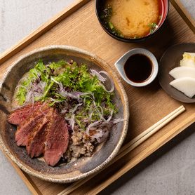 鴨胸肉ロースト、十五穀ご飯