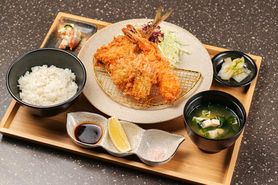 ミックスフライ定食 (海老フライ・アジフライ・牡蠣フライ)