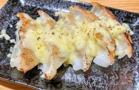 黒豚餃子チーズ焼き