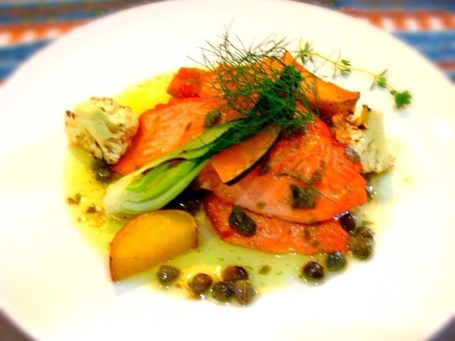 サーモンのポワレ ケッパーと焦がしバターのソース