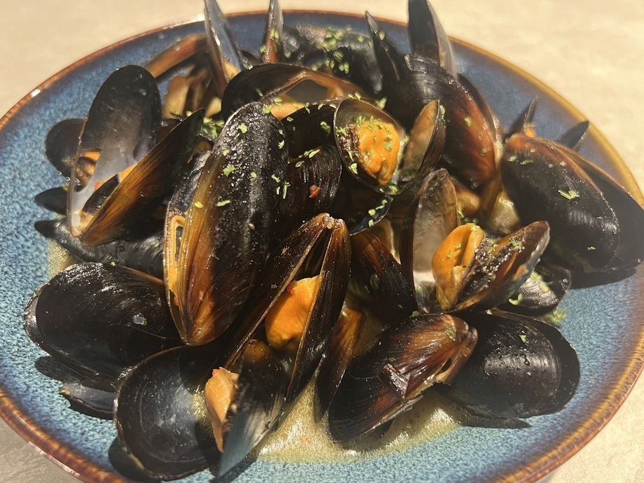 【劇団四季サービス対象】山盛りムール貝のガーリックバター（1350）