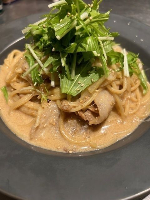 米沢一番豚と水菜の胡麻豆乳パスタ