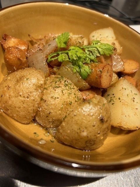 じゃがいもと大豆ソーセージのニンニクマヨ炒め