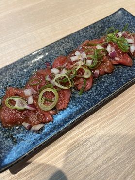 ダチョウの炙りモモ刺(ごま油醤油)