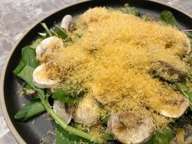 マッシュルームとたっぷりチーズのサラダ