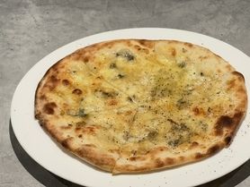 【手打ちピザ！】クワトロフォルマッジョ