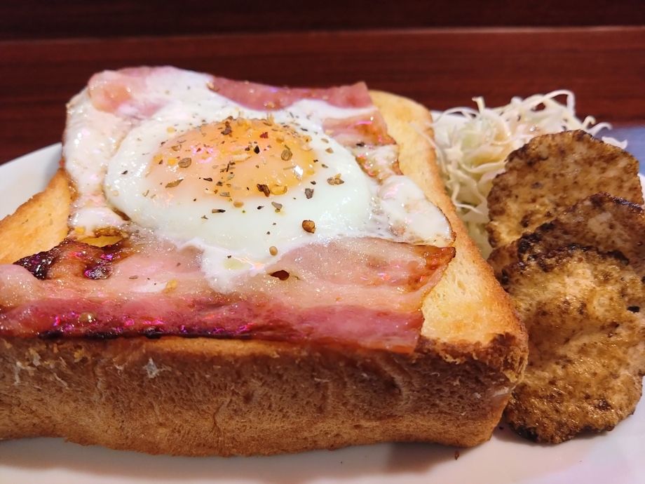 ベーコンエッグトースト（550円（税込））