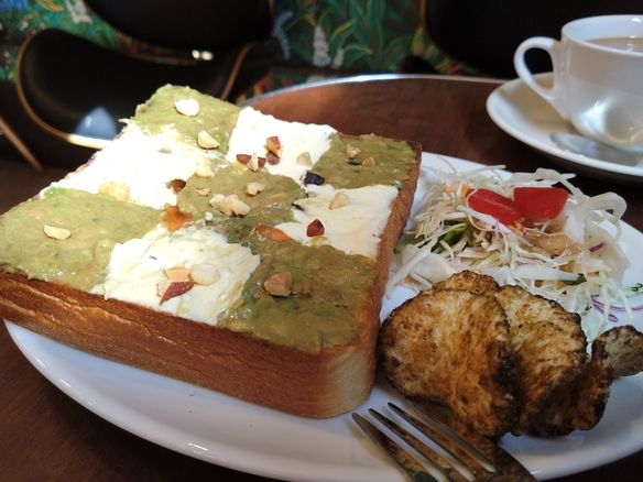  アボカドクリームチーズトースト