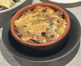 鴨肉とさつまいものペンネグラタン