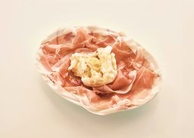 モッツァレラと生ハム　塩レモンとはちみつ