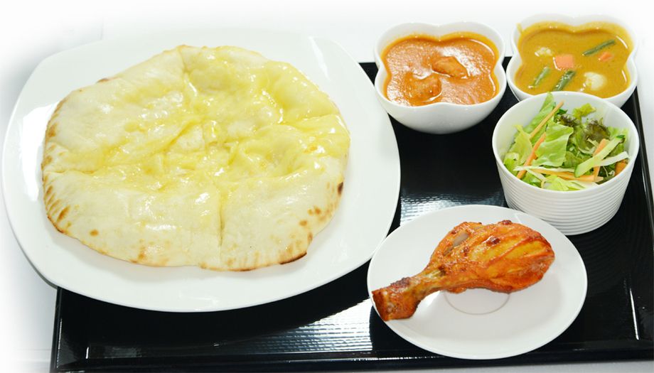 【Dinner Set】Cセット　（CheeseNan * /Curry×2/Salad/Tandoori Chicken harf/Yogurt)（1180）