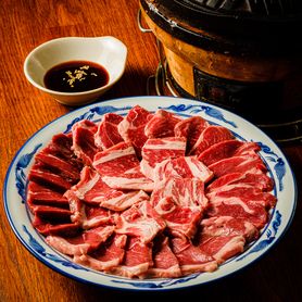◆土日祝のお昼限定！【昼飲みジンギスカンコース】『90分飲み放題付き』４種の羊肉で炭火七輪ジンギスカン！全10品 3,980円！