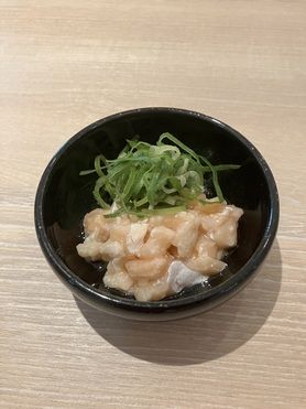 サーモンハラスの塩麹和え