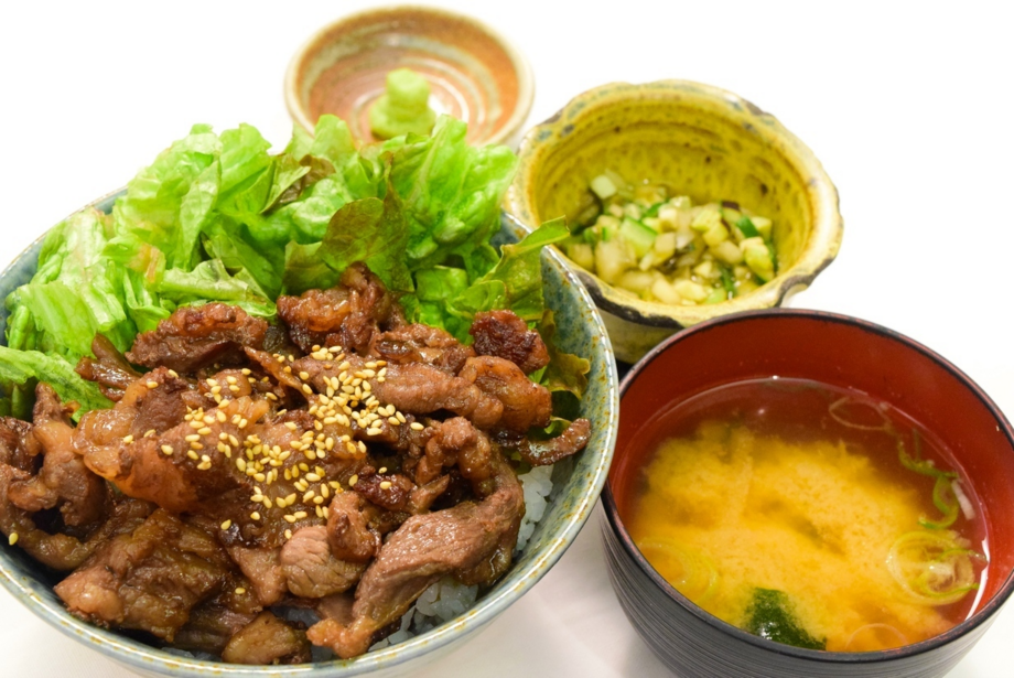 国産黒毛和牛使用！焼き肉丼 だし付き