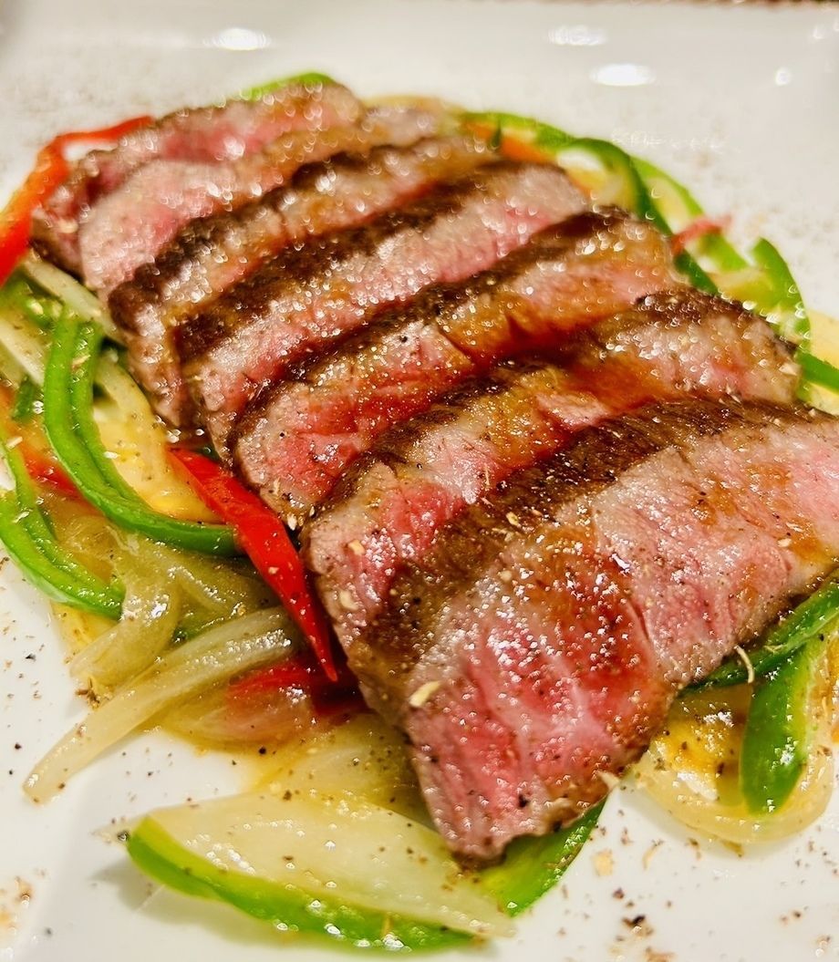 和牛イチボのグリル 青椒肉絲仕立て