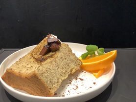 アールグレイのシフォンケーキ　ホイップクリームとチョコレート