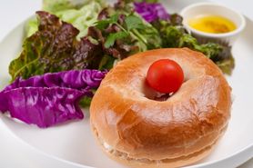 🥯スモークサーモンとクリームチーズのベーグルサンド