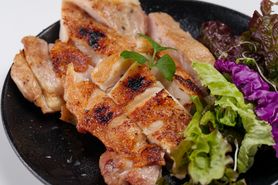 【人気】自家製チキンパンチェッタのソテー　ハーブ&スパイス　約180g