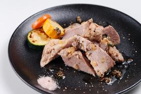 【おすすめアペタイザー】グリルペッパーポークオレンジ添え🍋