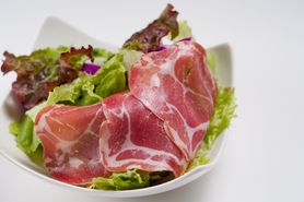 【スピードメニュー】生ハムのサラダオリーブソース　パルメザンチーズかけ🧀