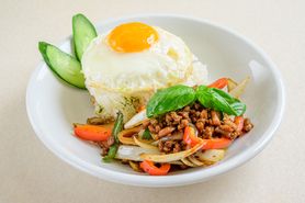 【ランチ】ガパオライスセット（サラダ・デザート・ソフトドリンク）