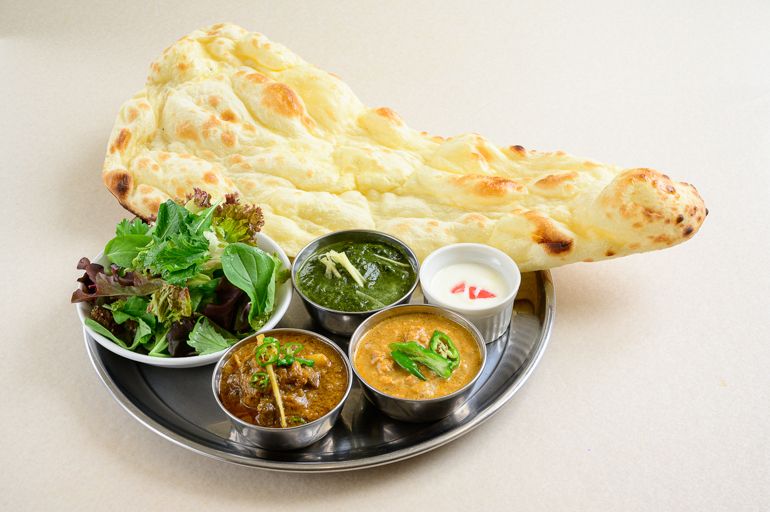 【ランチ】Cセット（３種類カレー・ナン又はライス・サラダ・ソフトドリンク・本日のBBQ・漬物・デザート）C set 