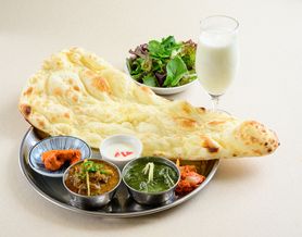 【ランチ】Bセット（２種類カレー・ナン又はライス・サラダ・ソフトドリンク・本日のBBQ・漬物・デザート）lunch B set 