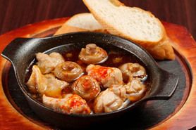 桜島鶏とマッシュルームのアヒージョ