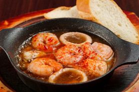 プリプリ!海老と烏賊のアヒージョ