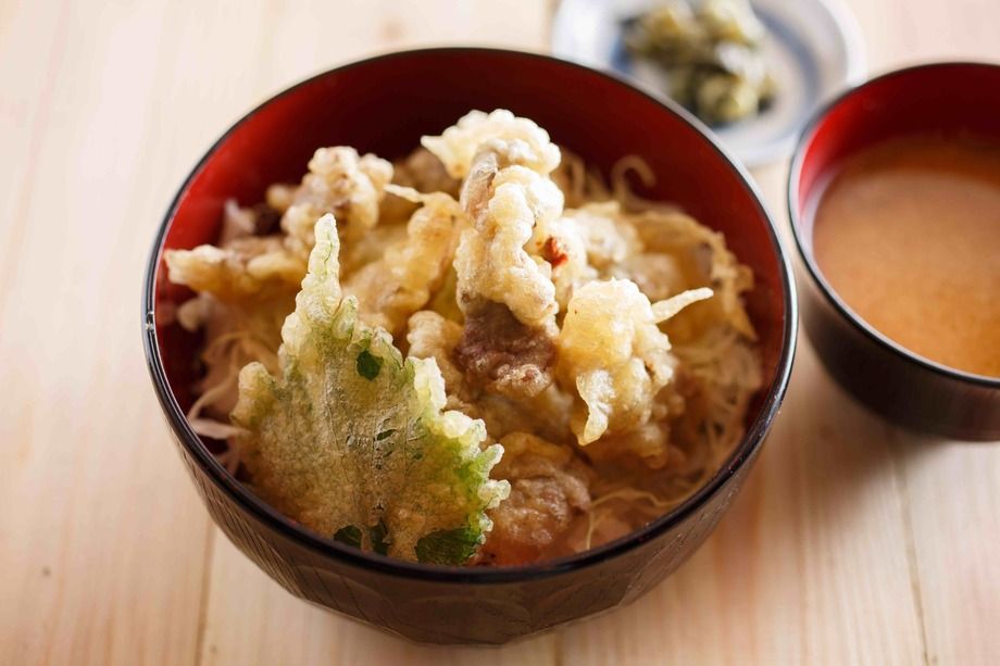 鯨天丼（780円）