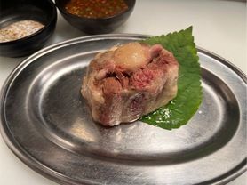 牛テール（和牛・交雑）蒸し Steamed Wagyu tail