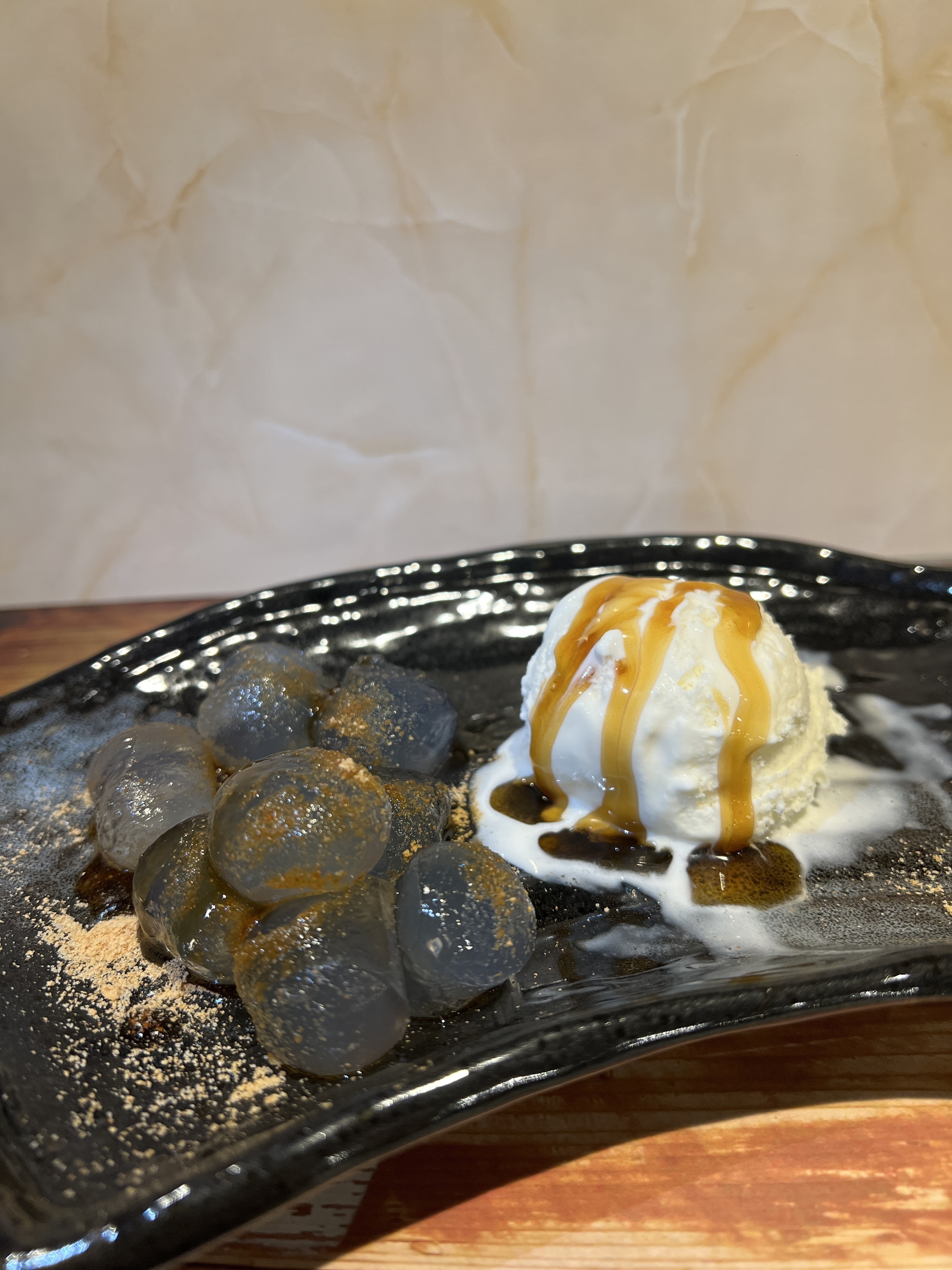 わらび餅　バニラアイス添え