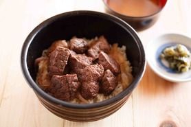 鯨カットステーキ丼