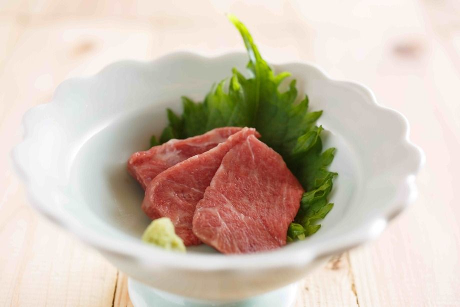 鯨尾の身刺し（3800円）