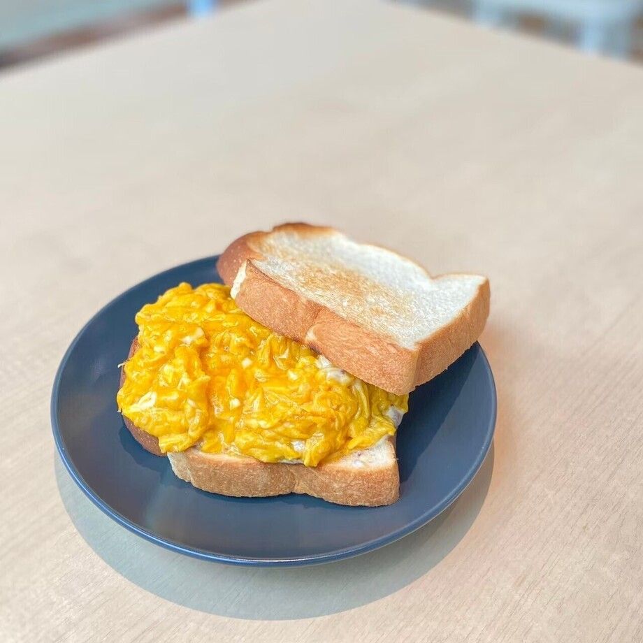 醤油麹のスクランブルエッグサンド