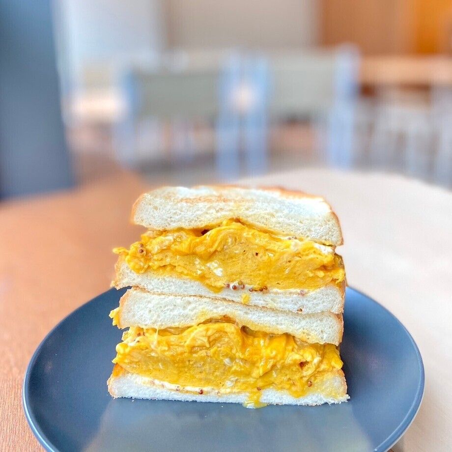 醤油麹のスクランブルエッグサンド（たまご倍）