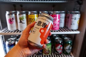 飲み放題ご利用方：ビールショーケースから取ります