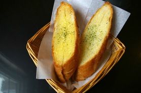 ガーリックトースト（バターorマヨネーズ　２個から）