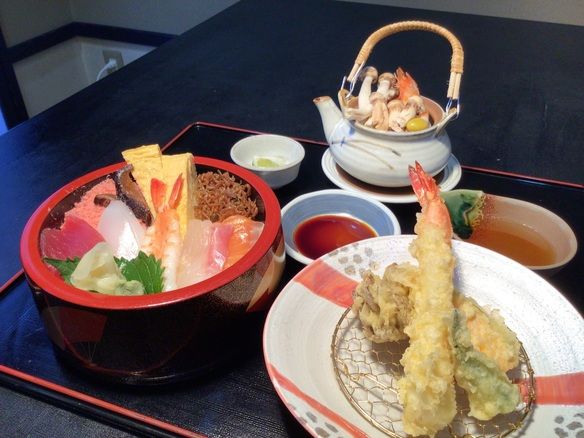 セットメニュー　海鮮ちらしと天ぷらのセット