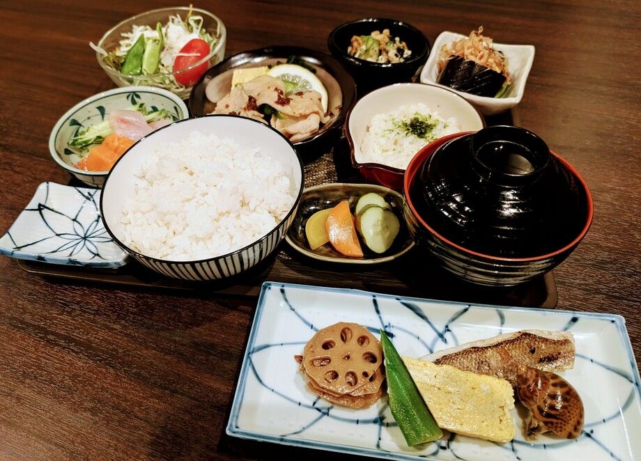 夜の日替り御膳(お盆の物のみ)（1400円〜）