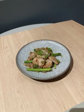 豚トロとニンニク芽のネギ塩炒め