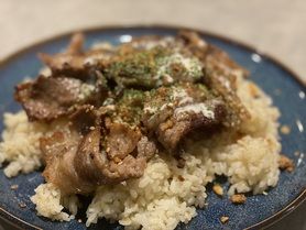 ガーリックライス牛カルビ乗せ