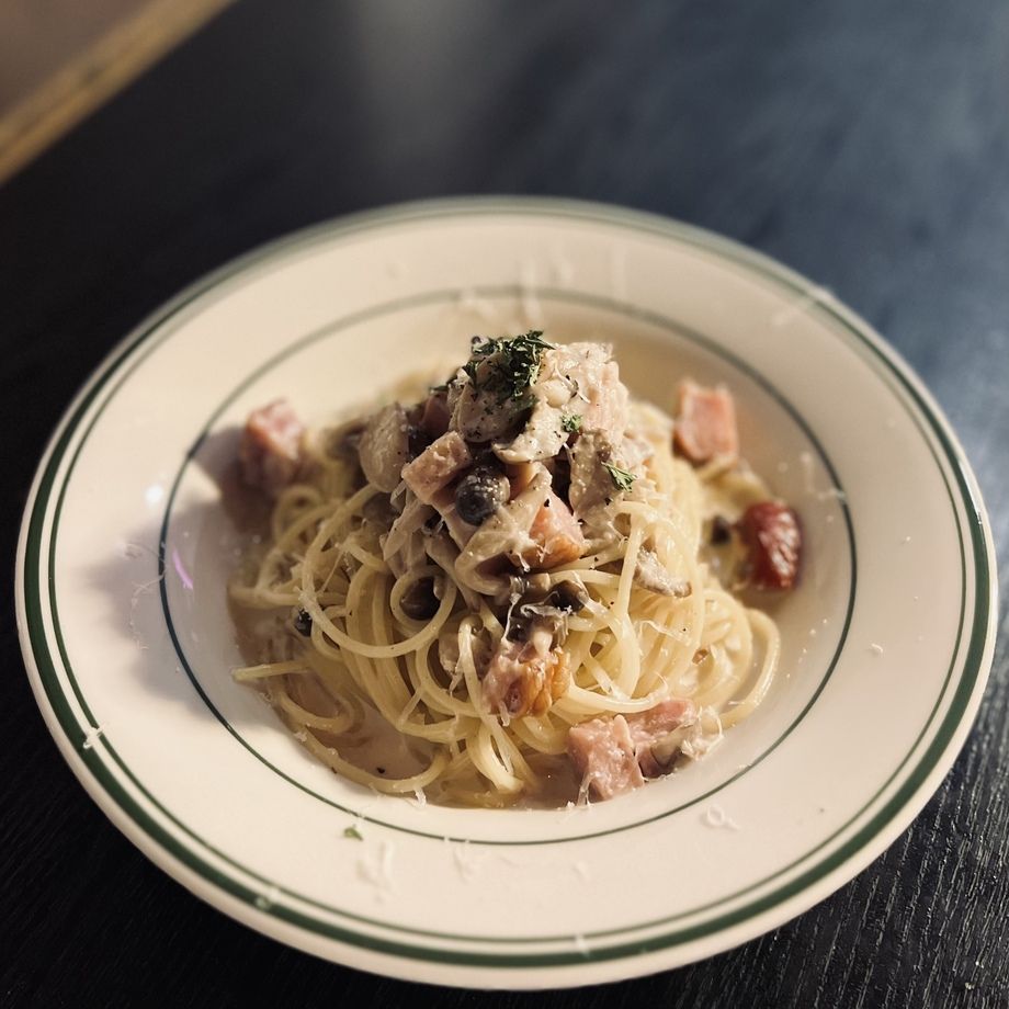 きのことベーコンのクリームパスタ