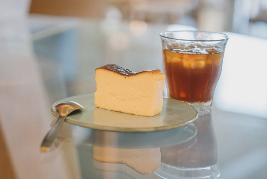 ホワイトバスクチーズケーキ