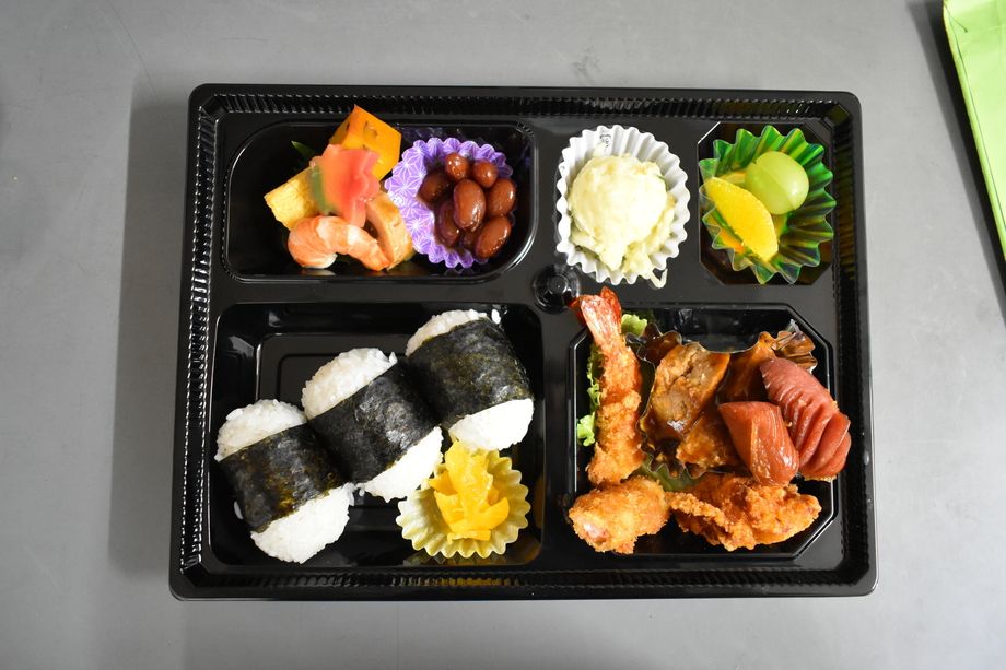 お子様幕の内（1320円）