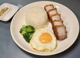 目玉焼きのローストポークライス