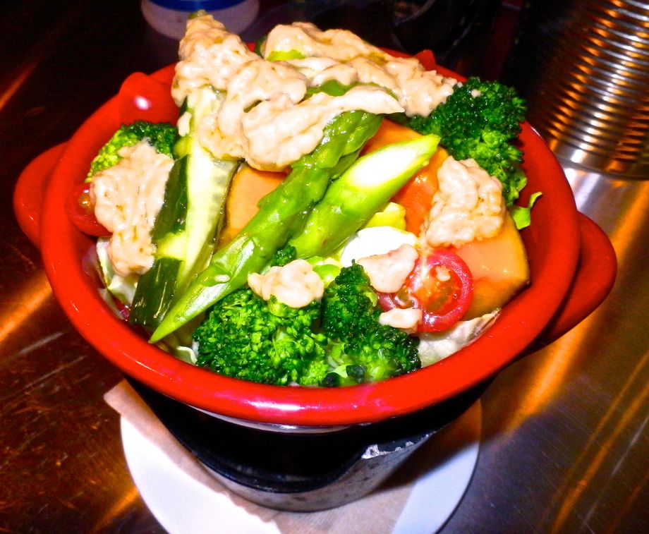 当店名物　バーニャカウダ　こだわり野菜の温サラダアンチョビソース
