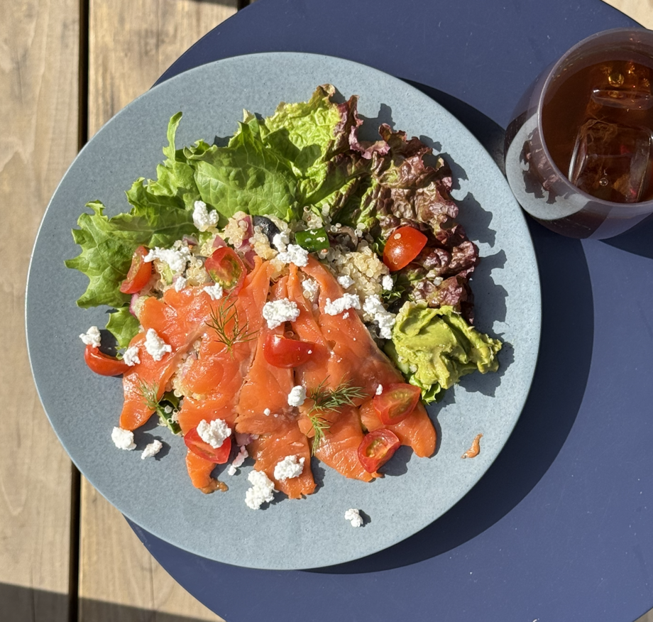 サーモンのキヌアサラダ