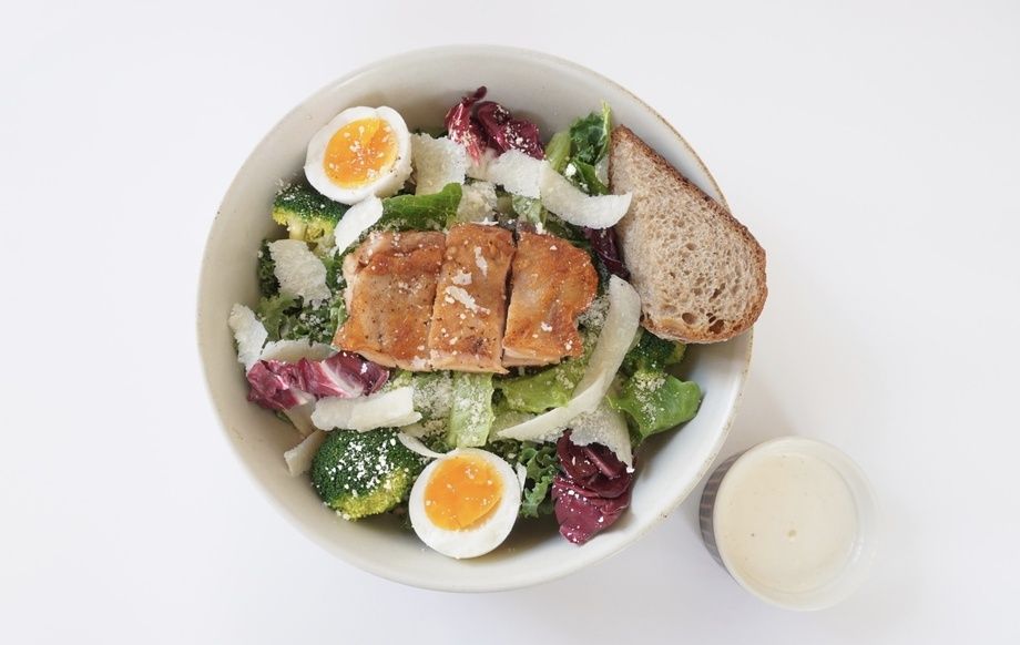 グリルチキンのシーザーサラダ